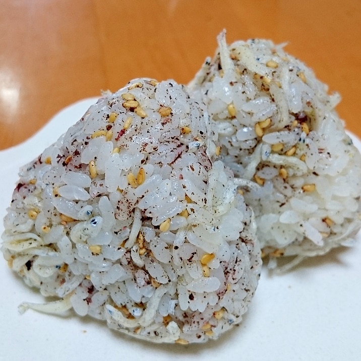 シンプル！しそ、ちりめん、ごまおにぎり